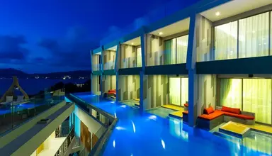 Crest Resort & Pool Villas