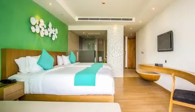 Crest Resort & Pool Villas