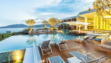 Crest Resort & Pool Villas