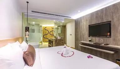 Crest Resort & Pool Villas