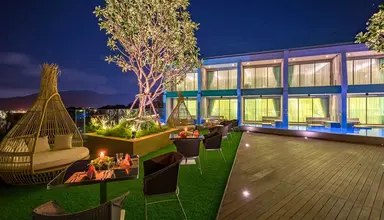 Crest Resort & Pool Villas