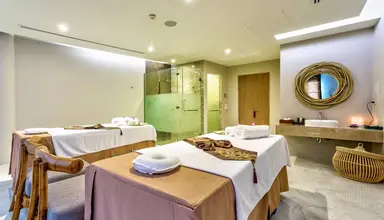 Crest Resort & Pool Villas