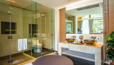 Crest Resort & Pool Villas
