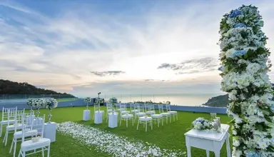 Crest Resort & Pool Villas