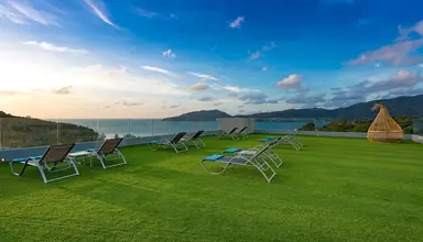 Crest Resort & Pool Villas