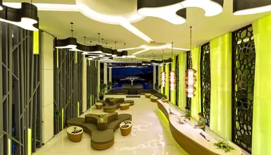Crest Resort & Pool Villas