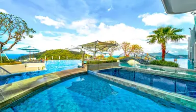 Crest Resort & Pool Villas