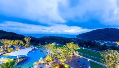 Crest Resort & Pool Villas