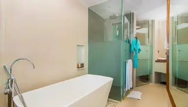Crest Resort & Pool Villas
