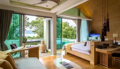 Crest Resort & Pool Villas