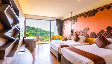 Crest Resort & Pool Villas