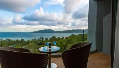 Crest Resort & Pool Villas