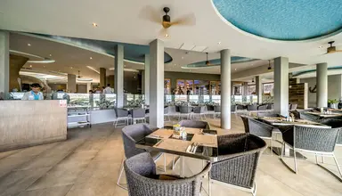 Crest Resort & Pool Villas