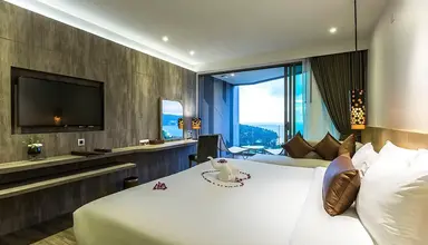 Crest Resort & Pool Villas