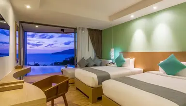 Crest Resort & Pool Villas