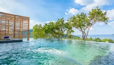 Crest Resort & Pool Villas