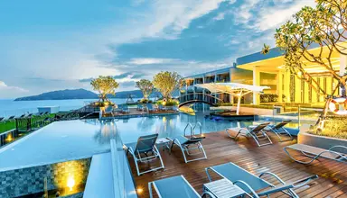 Crest Resort & Pool Villas