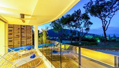Crest Resort & Pool Villas