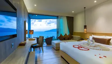 Crest Resort & Pool Villas