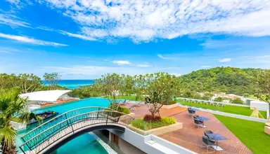 Crest Resort & Pool Villas