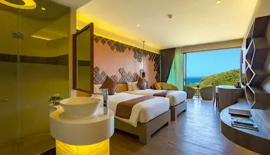 Crest Resort & Pool Villas