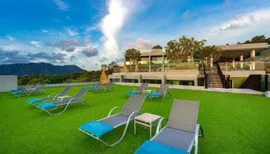 Crest Resort & Pool Villas