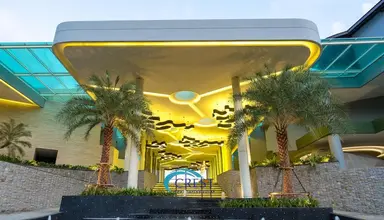 Crest Resort & Pool Villas