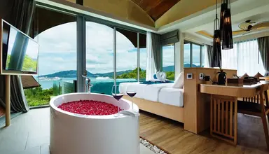 Crest Resort & Pool Villas