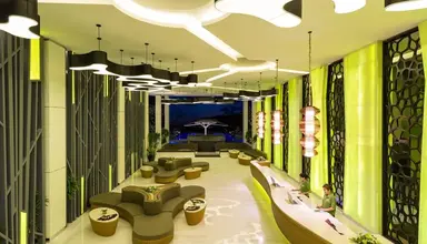 Crest Resort & Pool Villas