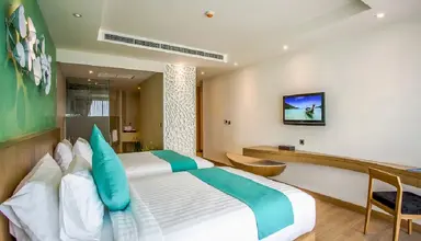 Crest Resort & Pool Villas