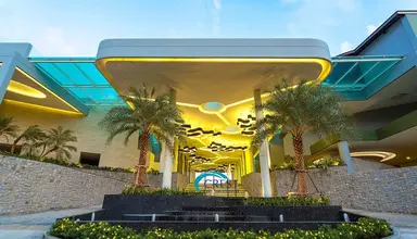 Crest Resort & Pool Villas