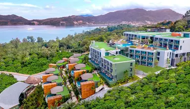 Crest Resort & Pool Villas