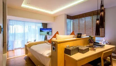 Crest Resort & Pool Villas