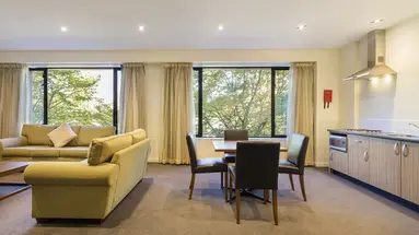 Crowne Plaza (Canberra)