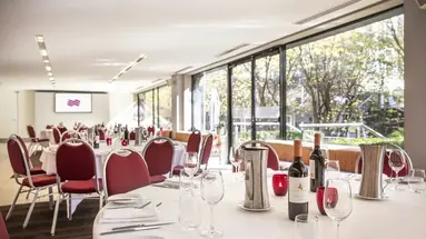Crowne Plaza (Canberra)
