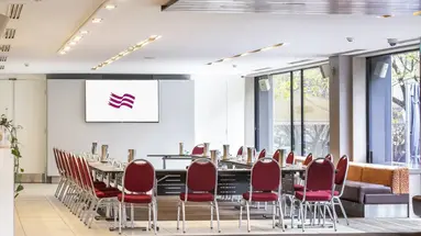 Crowne Plaza (Canberra)