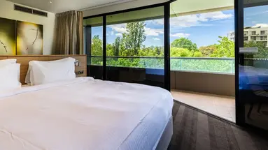 Crowne Plaza (Canberra)