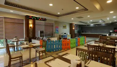 Crystal Family Resort & Spa