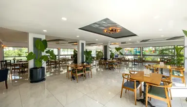 Crystal Flora Beach Resort