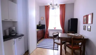 Crystal Suites Old Town