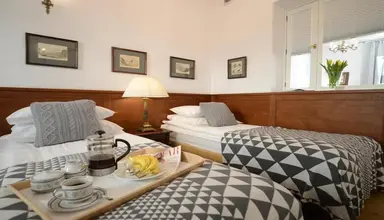 Crystal Suites Old Town