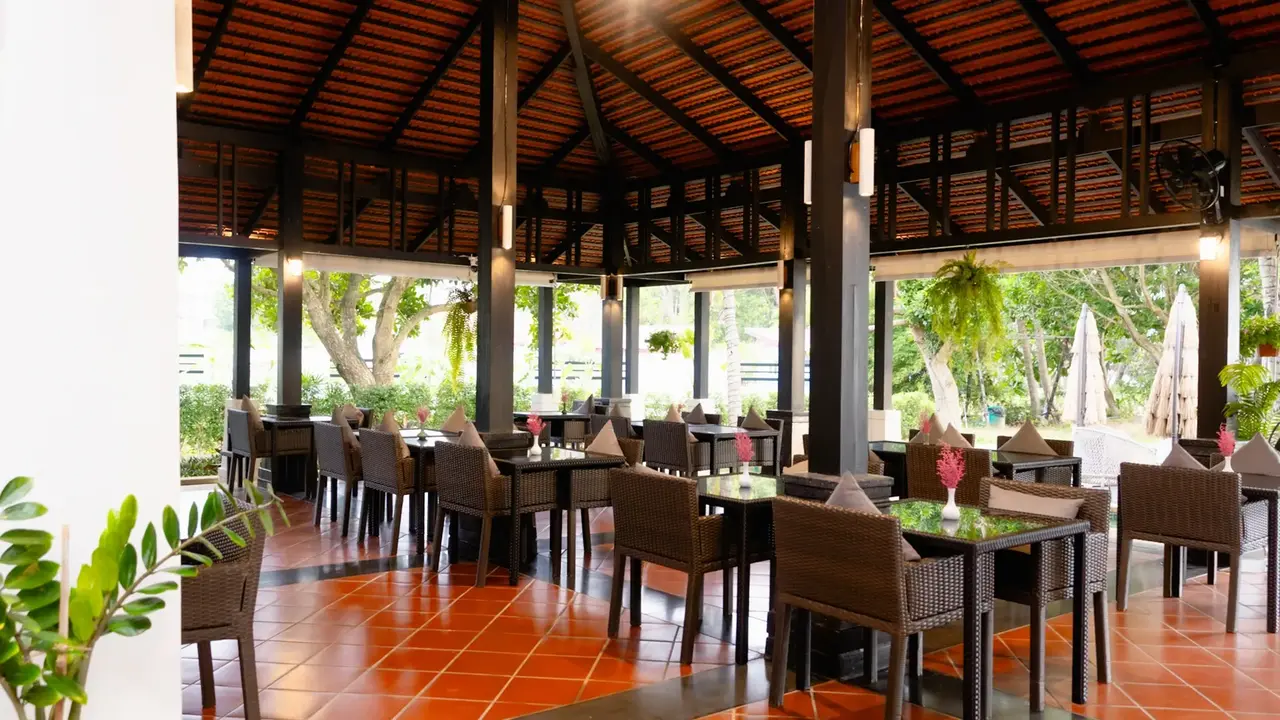 D Varee Mai Khao Beach Resort