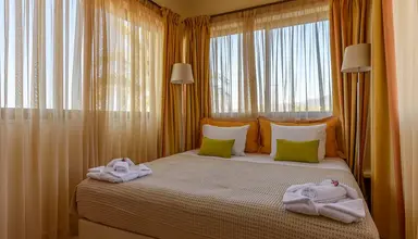 Danelis Studios & Apartments