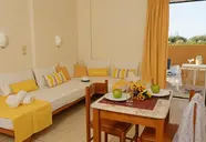 Danelis Studios & Apartments