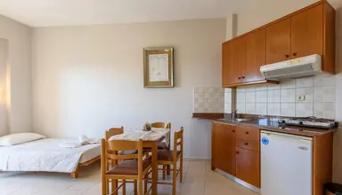 Danelis Studios & Apartments