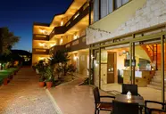 Danelis Studios & Apartments