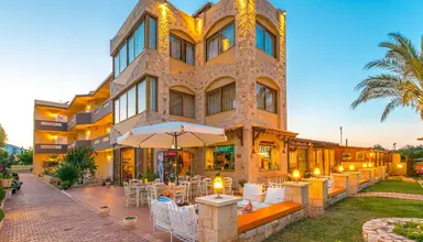 Danelis Studios & Apartments