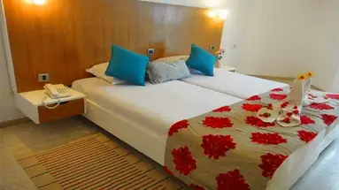Daphne Club Skanes Beach