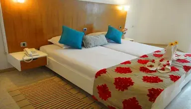 Daphne Club Skanes Beach