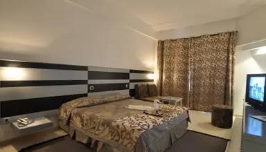 Daphne Club Skanes Beach
